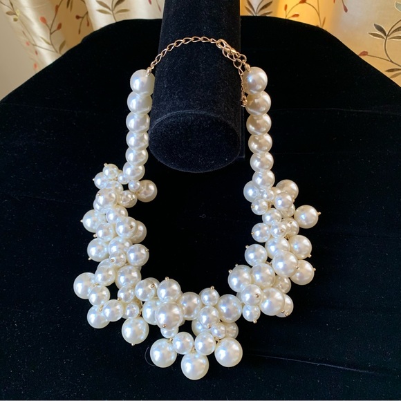 Faux Pearl Necklace - Picture 7 of 9